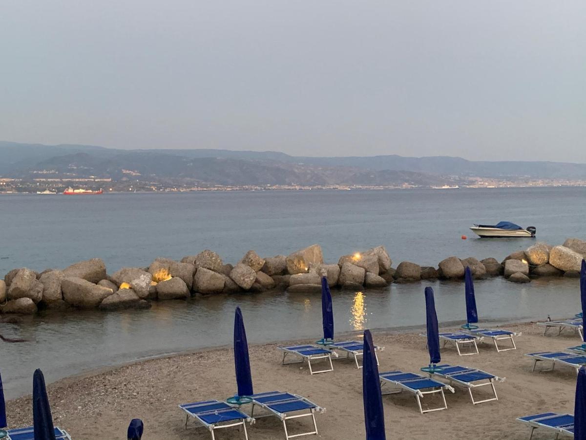 Bed And Beach Messina Exterior foto